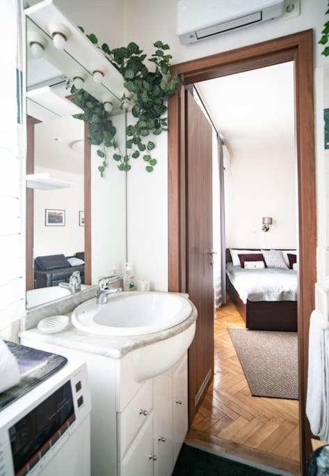 Bumblebee Apartment With Ac Будапеща Екстериор снимка