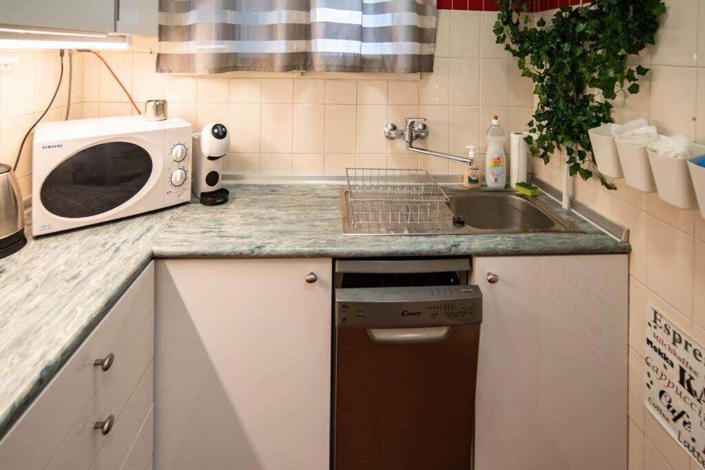 Bumblebee Apartment With Ac Будапеща Екстериор снимка