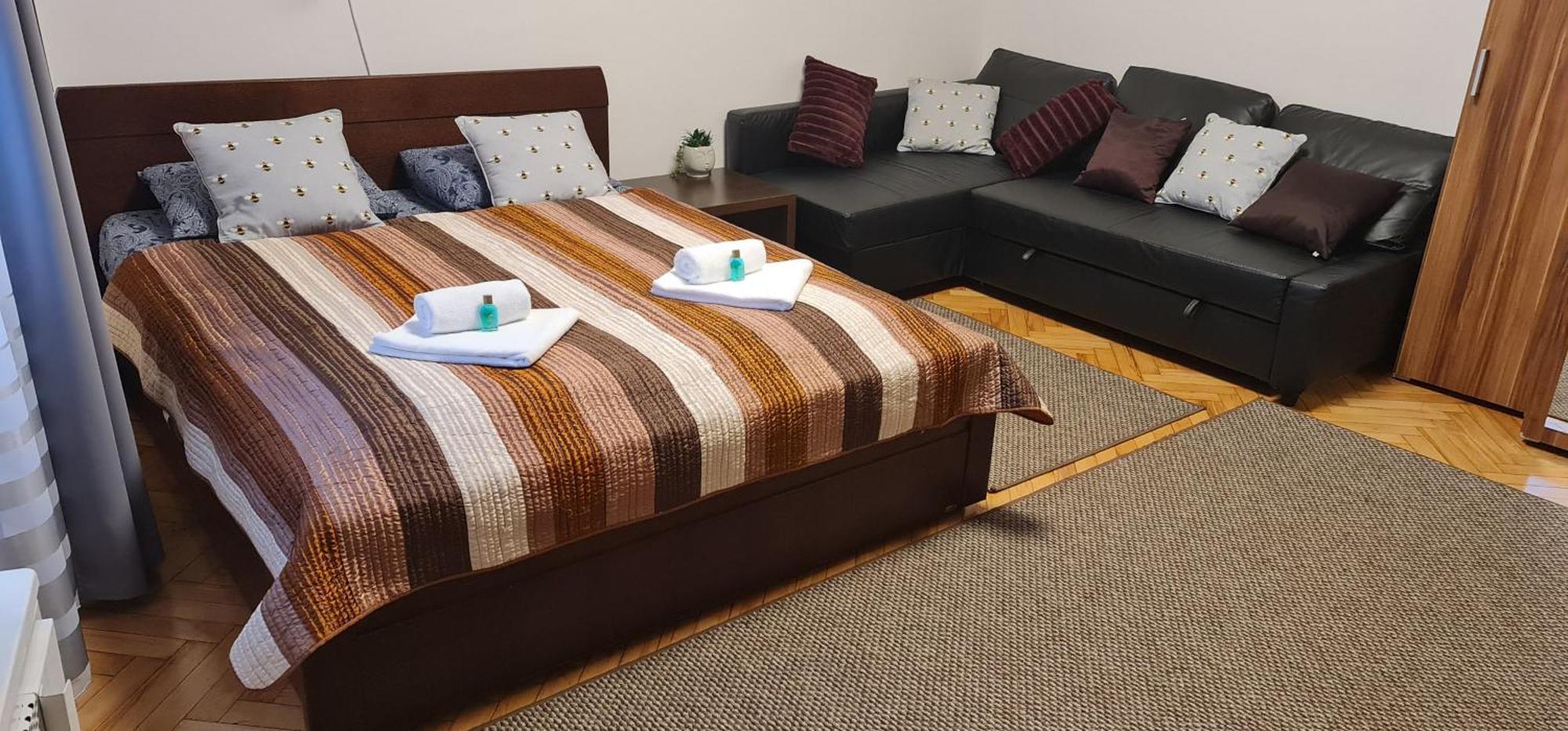 Bumblebee Apartment With Ac Будапеща Екстериор снимка