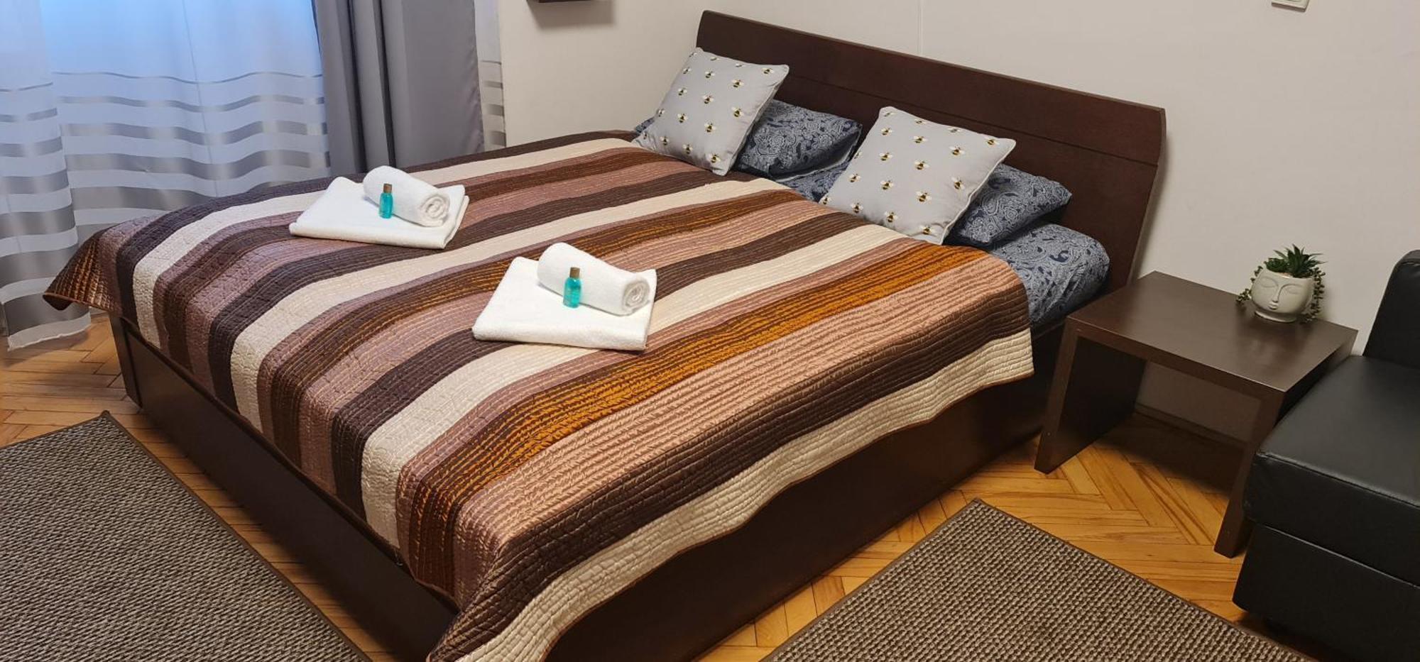 Bumblebee Apartment With Ac Будапеща Екстериор снимка